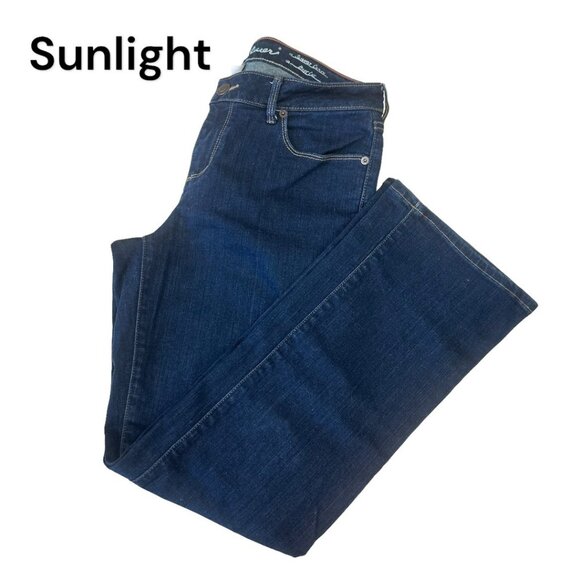 EDDIE BAUER Women 8 PETITE Slightly Curvy Bootcut Jeans Dark Blue Denim Classic - Picture 1 of 13